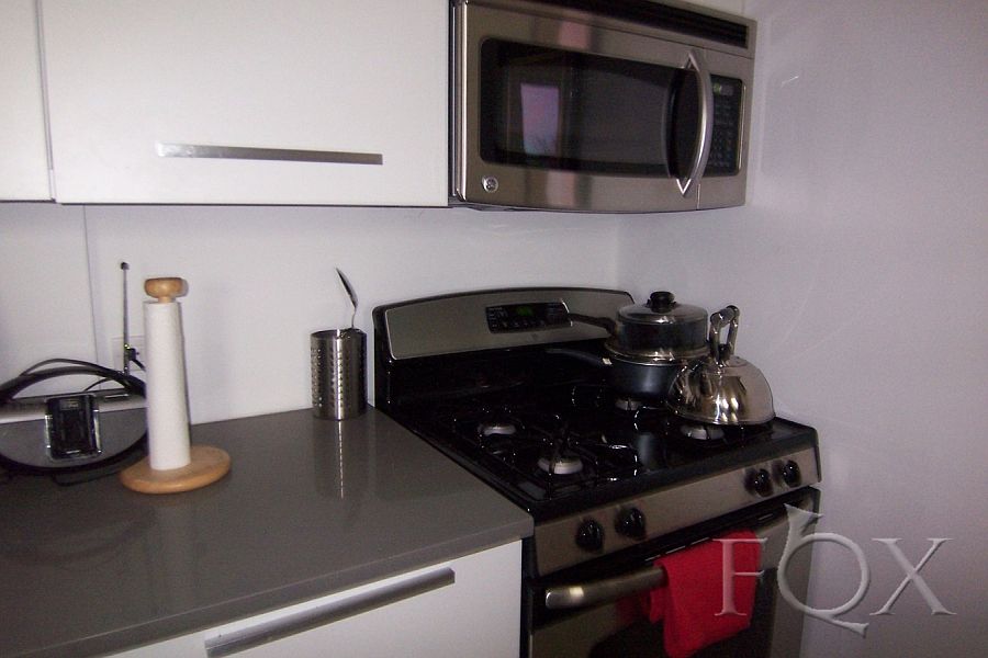 2nd image of 122 West St APT 4N