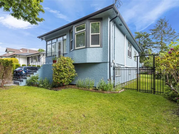 2065 Goldsmith St, Oak Bay, BC V8R 1T5
