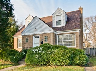 220 N Main St, Mount Prospect, IL 60056