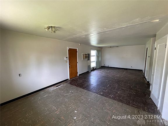 3rd image of 2104 Esmeralda Ave