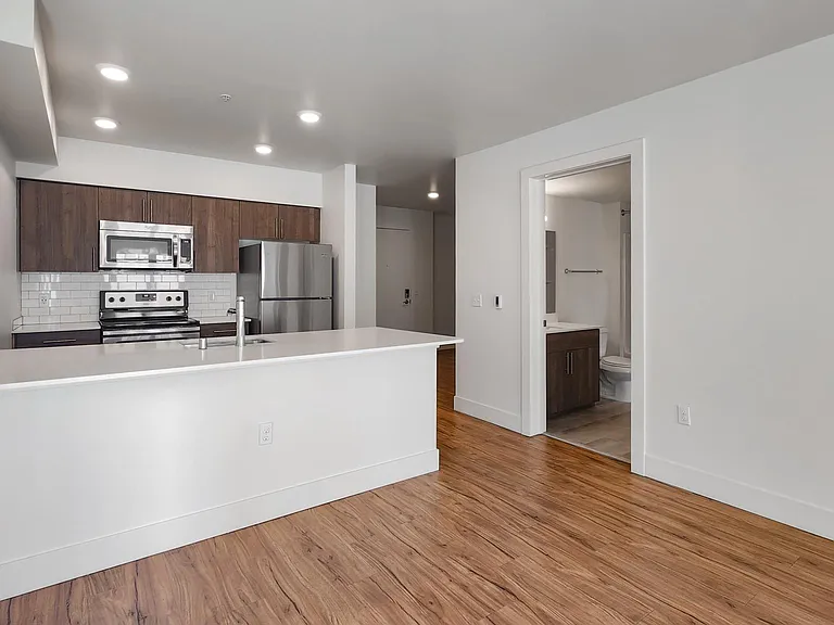 Dunn Motors Apartments — Photo 93