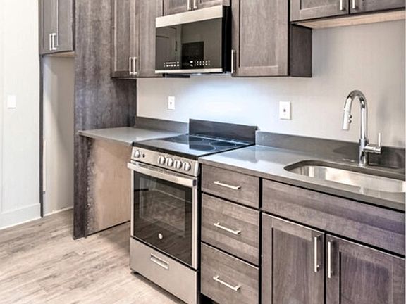 3rd image of 530 Broadway #302