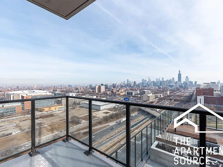 513 S Damen Ave — Photo 9