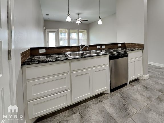 5th image of 1124 Merlin Dr