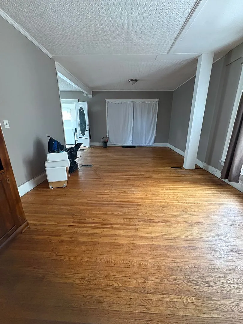 4 Bedroom Single Family Home! — Photo 2