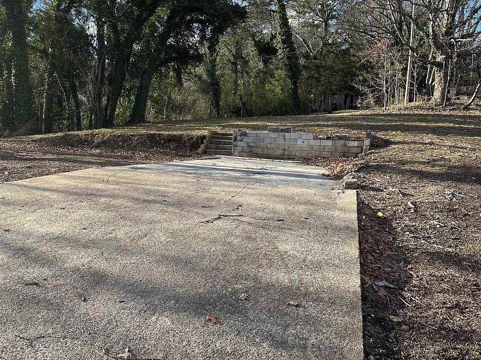 2nd image of 912 Forest Ave N
