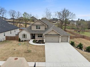 1002 Red Oak Loop, Springdale, AR 72762