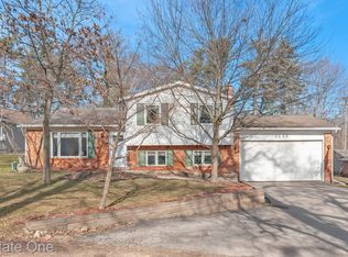 5965 Cummings Dr, Clarkston, MI 48346
