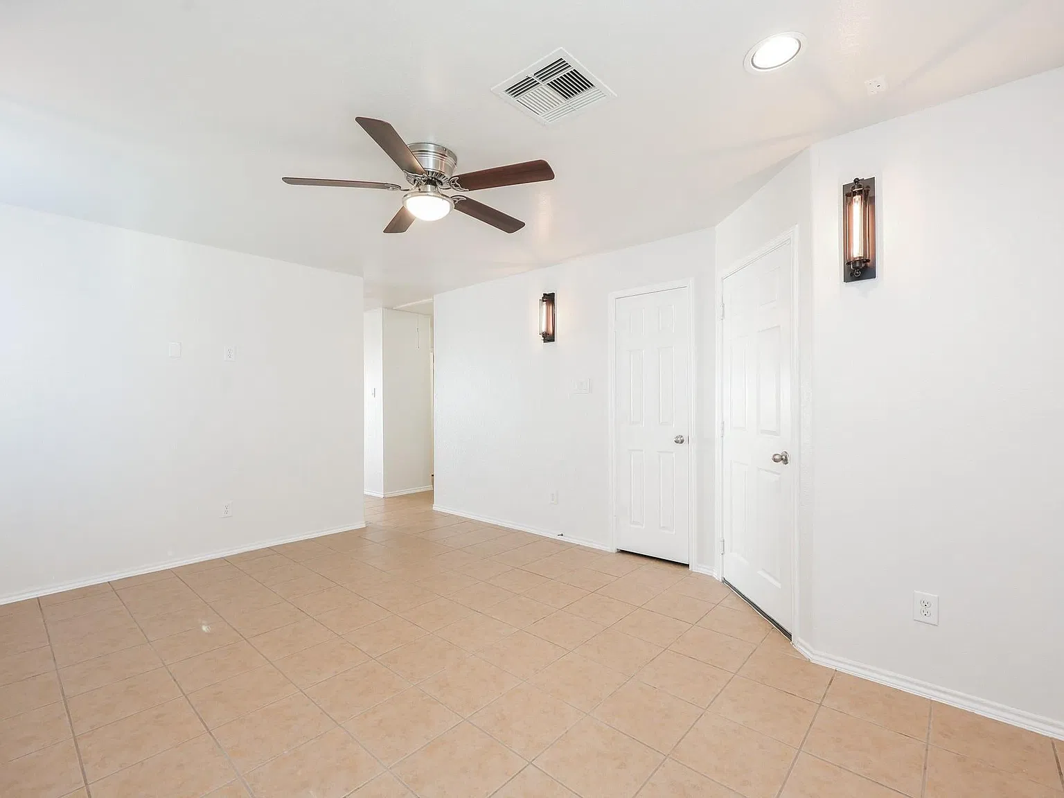 3 bed, 1410 sqft, $1,950 — Photo 4