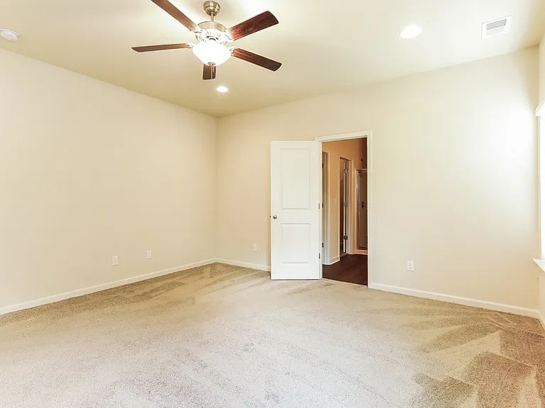 325 Clover Cir — Photo 8