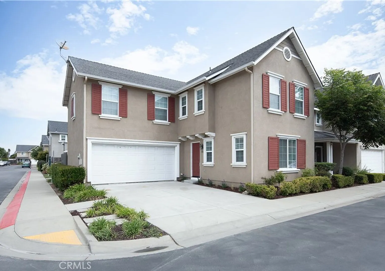 3-Bedroom, 2.5 Bathroom HOUSE with 2-car Garage in Gated Community! — Photo 2