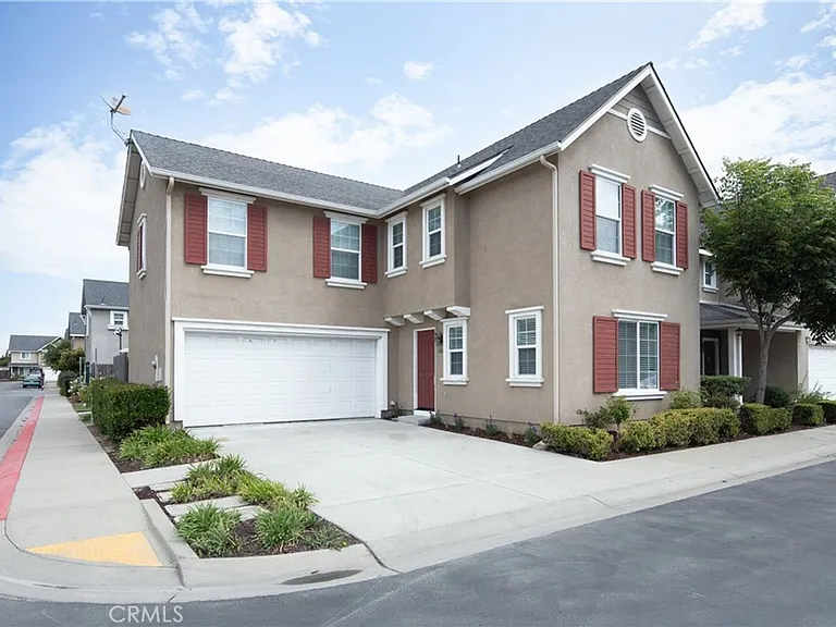 1425 Crown Cir — Photo 2