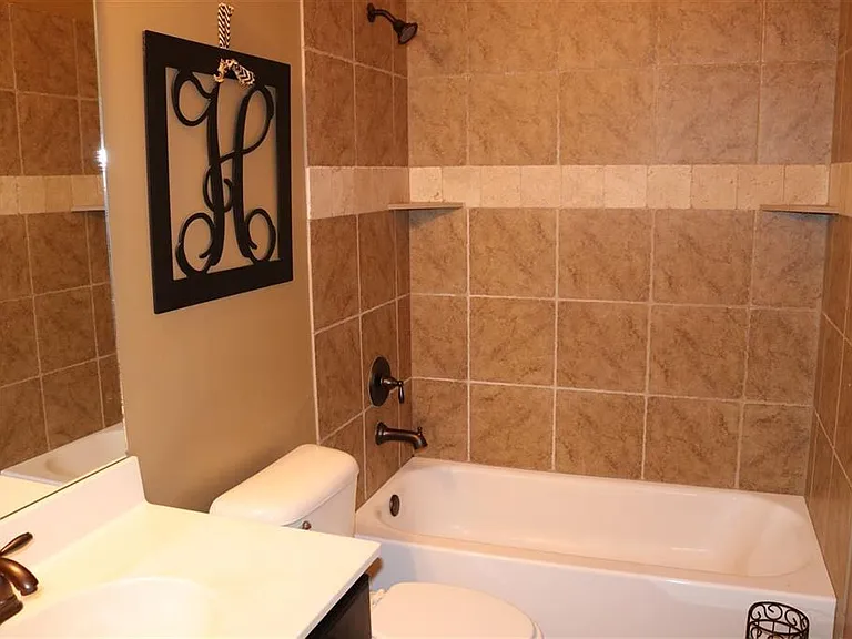 2704 Plum Creek Dr — Photo 10