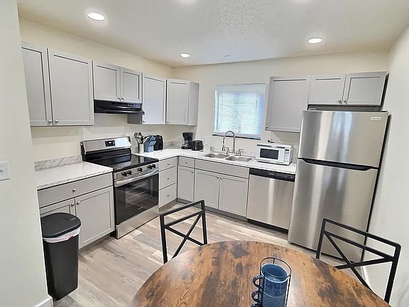 2nd image of 780 Ryan Ave #2