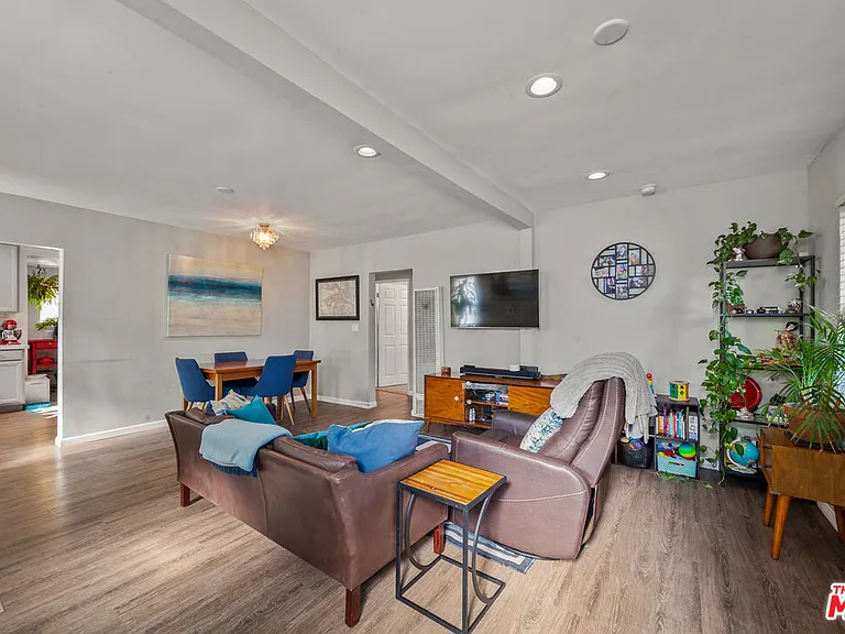 2227 Alsace Ave — Photo 7