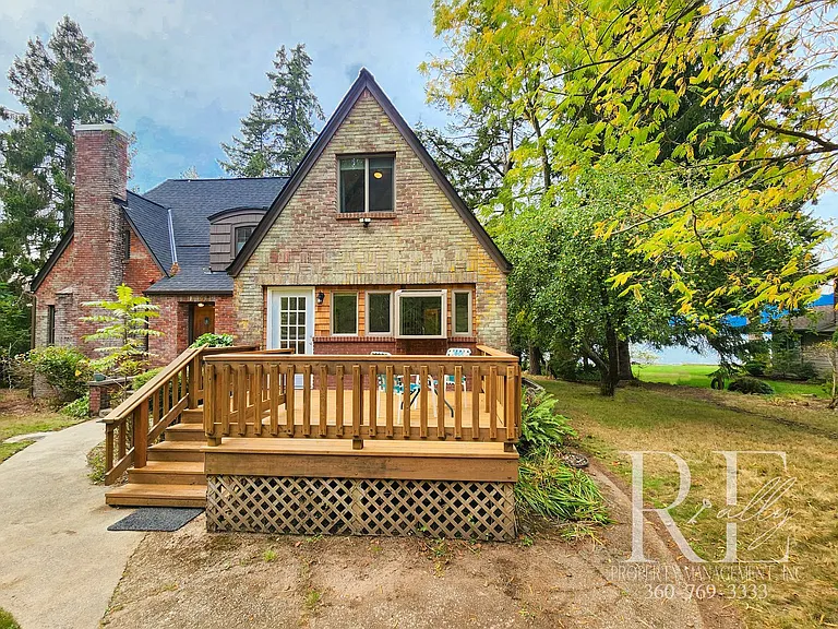 9053 Sunset Ln NW — Photo 2