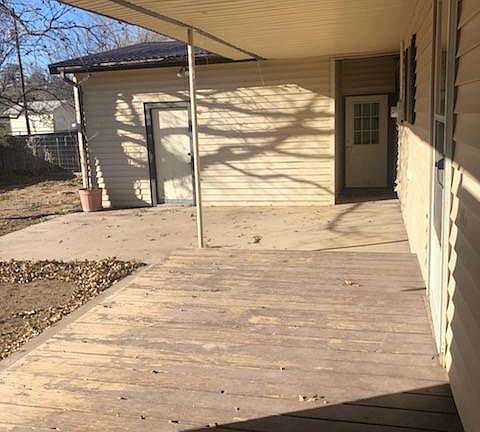 5th image of 605 N Gonzales St