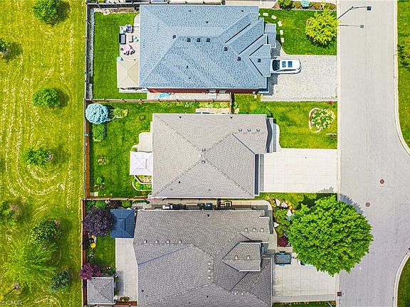4th image of 20 Degrow Cres