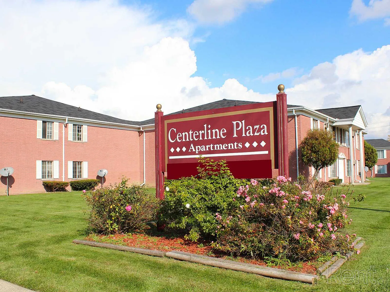 Centerline Plaza — Photo 3