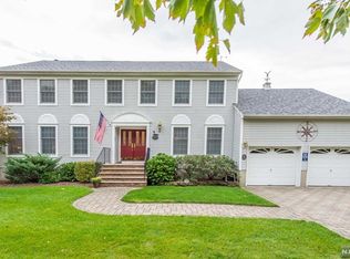 23 Arundel Rd, Pompton Plains, NJ 07444