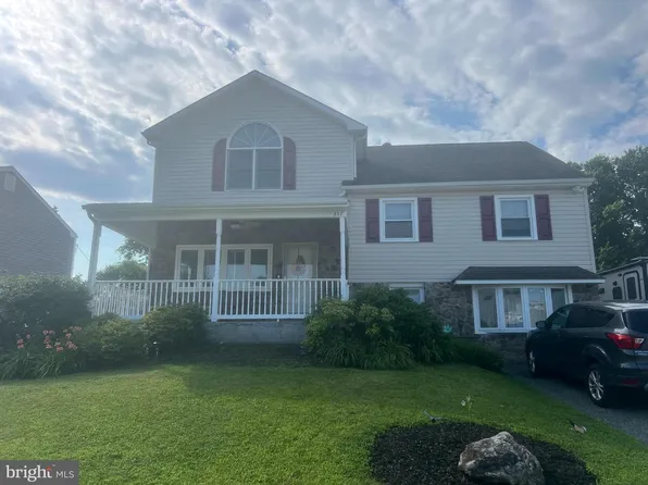 357 Swanage Dr, Broomall, PA 19008