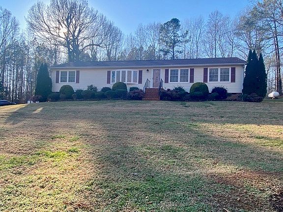 2nd image of 207 Quail Hollow Ln