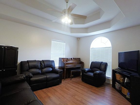 5th image of 3601 Pelican Ave