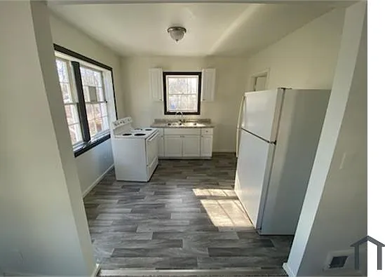 4 bed, 1098 sqft, $1,600 — Photo 3