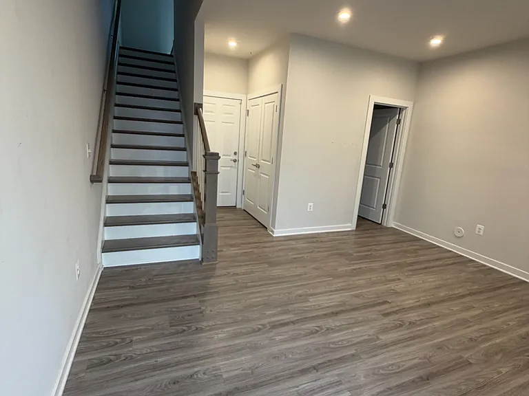 2560 Nicholson St — Photo 33