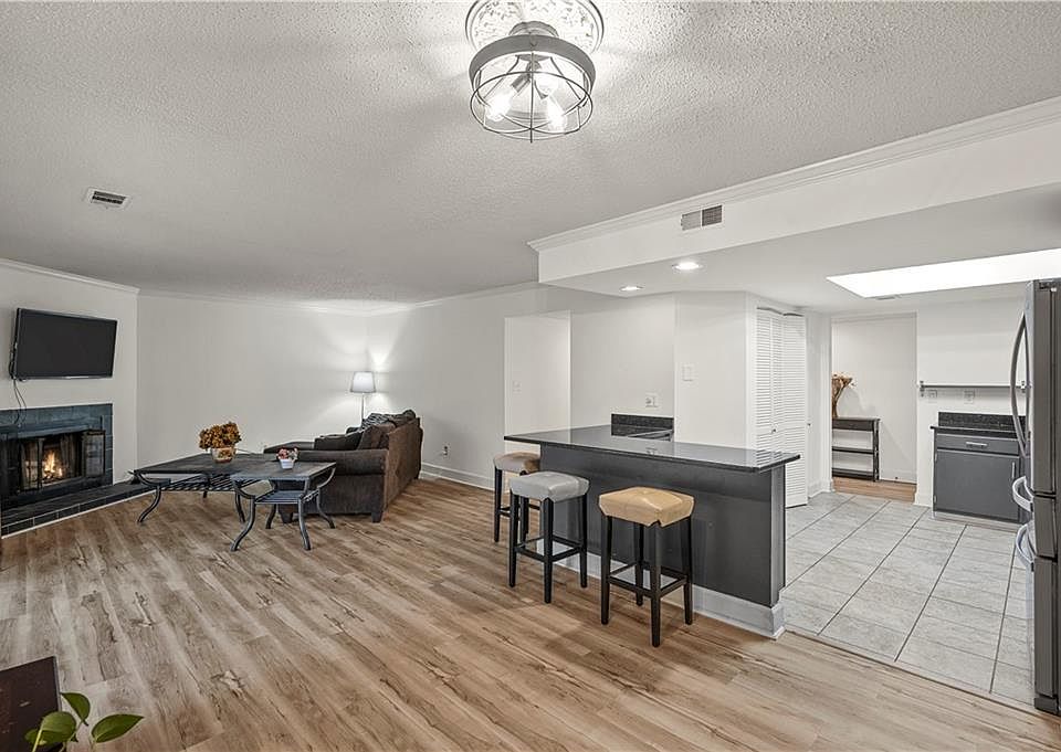 1st image of 2223 Runnymead Rdg SE