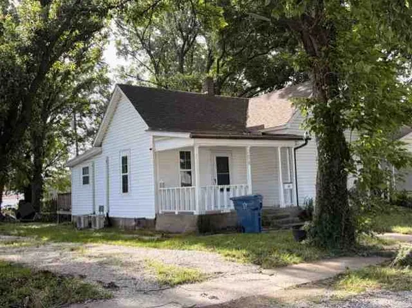 206 S Pearl St, Carterville, MO 64835