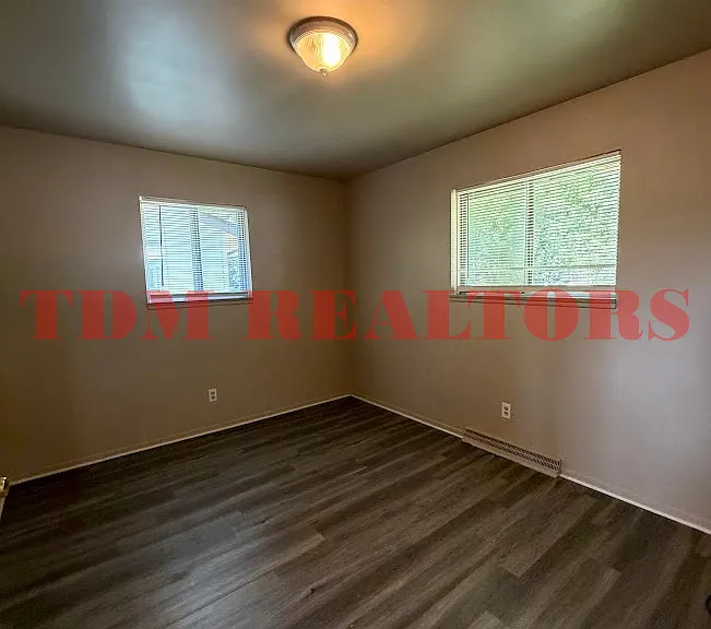 3742 Holly Ave — Photo 7