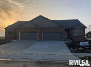 4513 Castle Pines Dr, Springfield, IL 62711