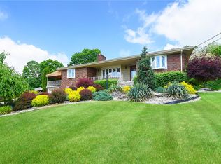 127 Horseshoe Dr, White Oak, PA 15131