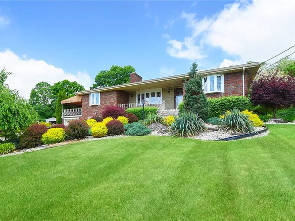 127 Horseshoe Dr, White Oak, PA 15131