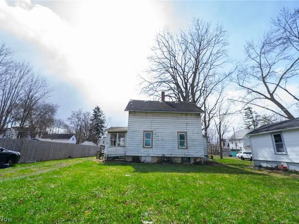 318 11th St, Elyria, OH 44035