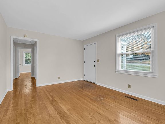 5th image of 204 Blanchard Pl
