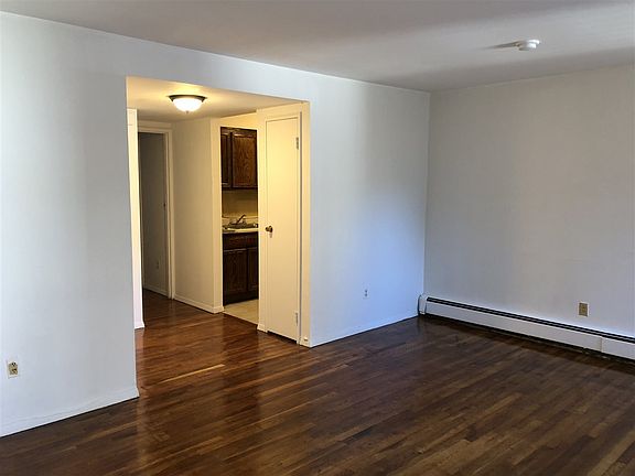 4th image of 542 Bramhall Ave