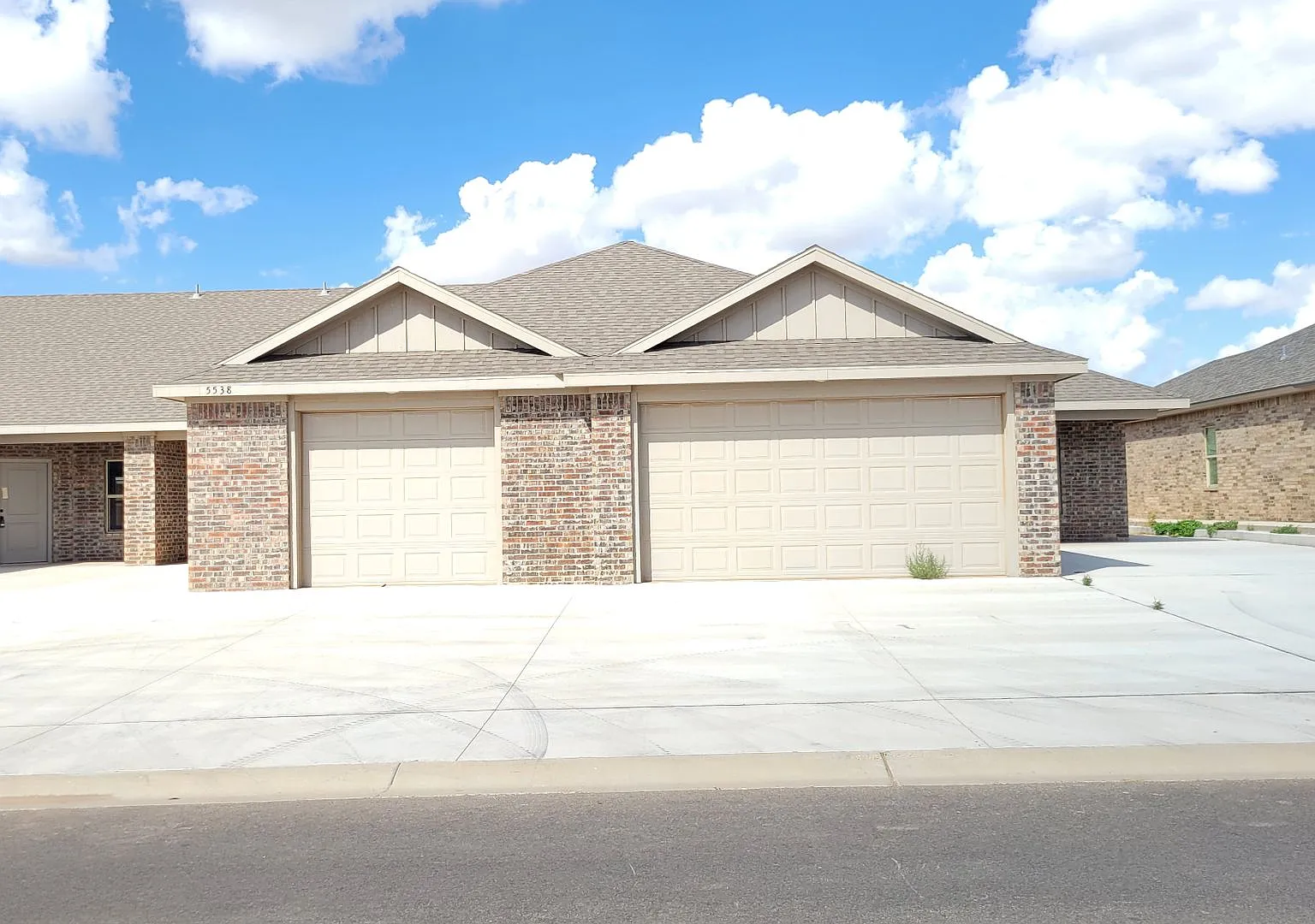 Apply Now! 3/2/2 New Build In Lincoln 16! — Photo 3