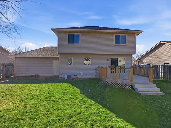 4th image of 329 North Heatherstone Drive