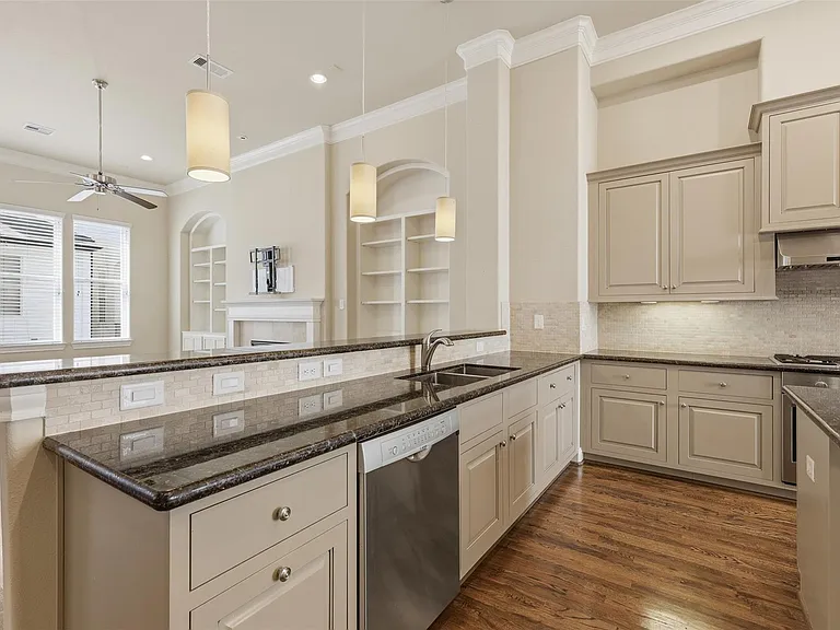 2707 Cohn Trl — Photo 18