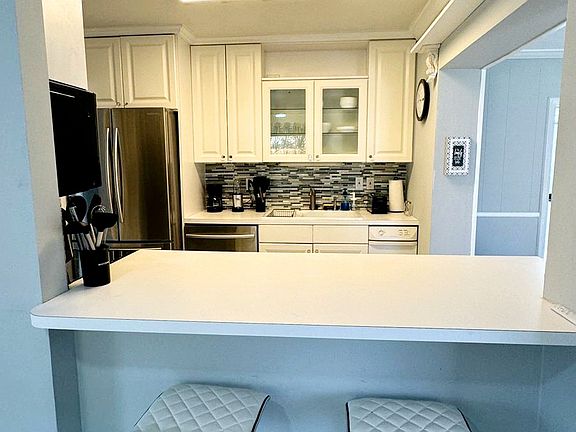 4th image of 708 Davie Blvd #2