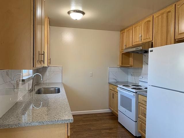 1st image of 162 Warren Dr #3