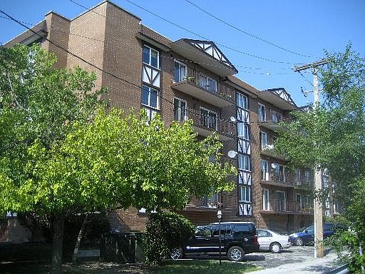 2nd image of 5935 N Lincoln Ave #405