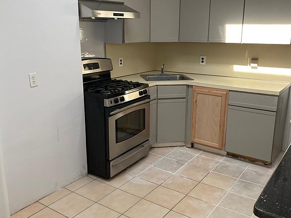 3rd image of 7316 58th Ave Floor 2