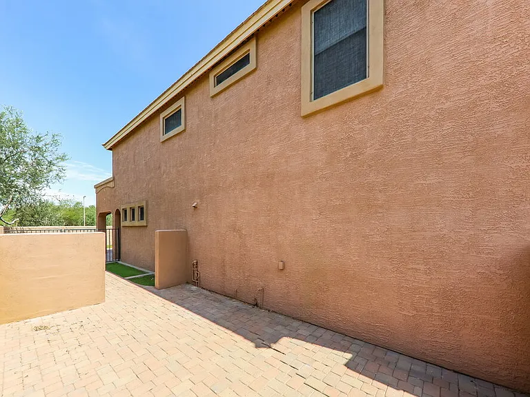 21808 N 40th Pl — Photo 16