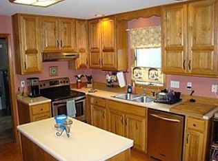 208 Ridge Rd, Mahomet, IL 61853