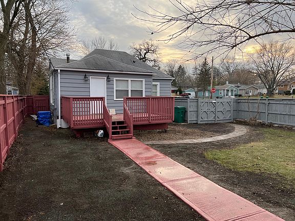 3rd image of 122 Woodland Dr