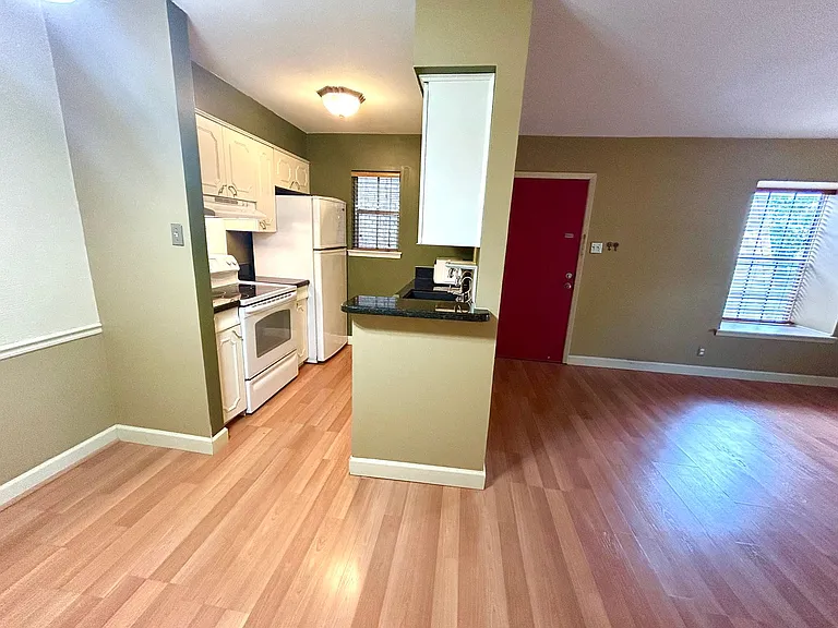 1045 Shook Ave #113 — Photo 8