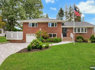 11 Raymond Street, Englewood Cliffs, NJ 07632